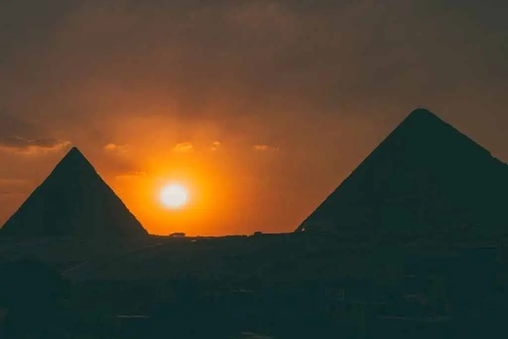 Cairo overnight tour from Hurghada by plane with Pyramids, Egyptian Museum, Saqqara and Citadel