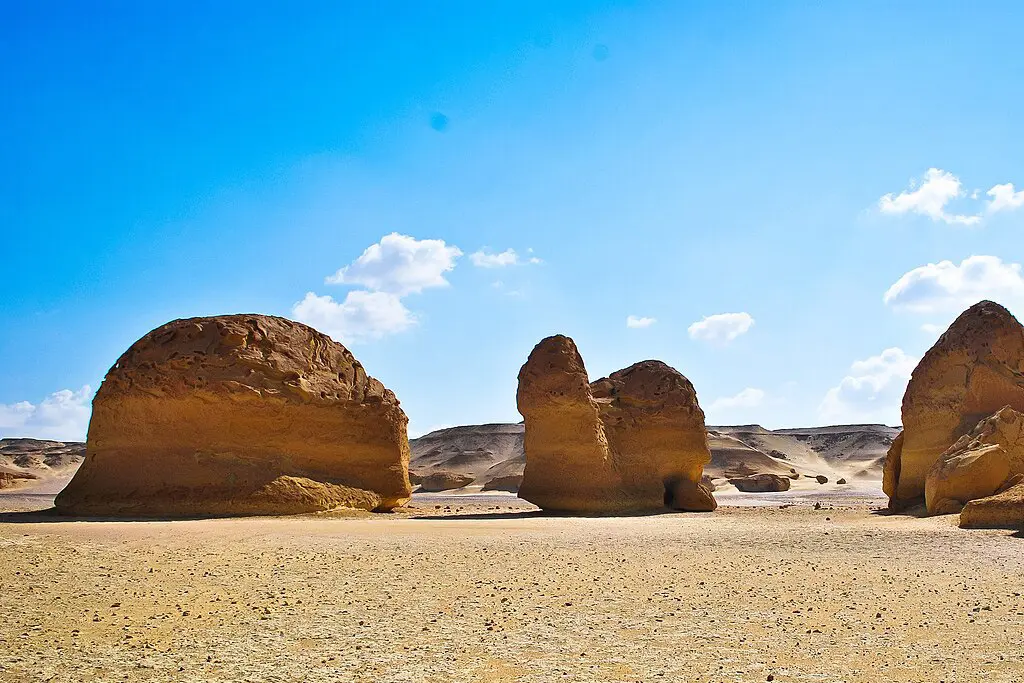 Fayoum Oasis and Wadi Al-Hitan day tour from Cairo with desert landscapes