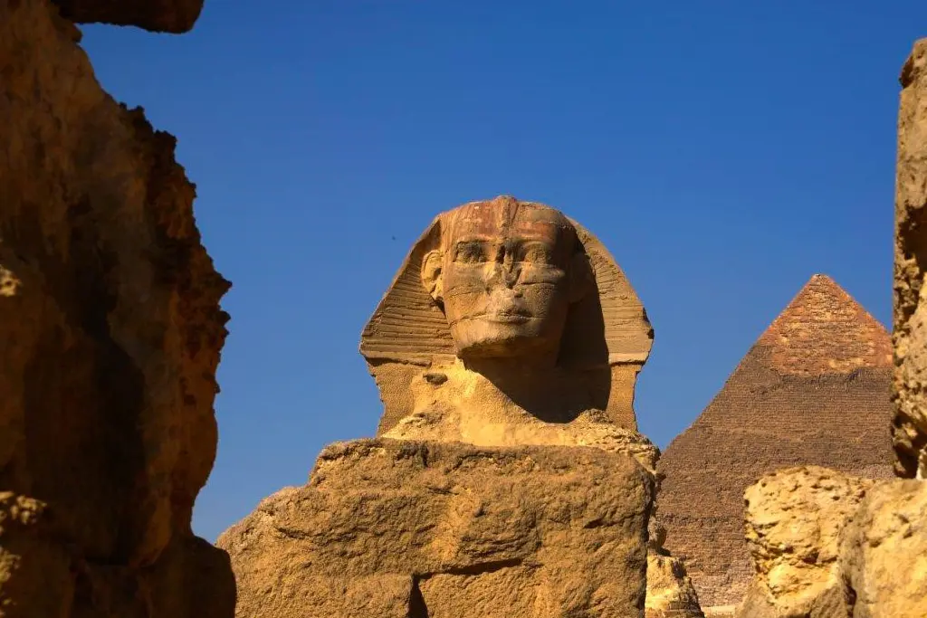 Giza Pyramids and Great Sphinx on a private Cairo tour from Alexandria