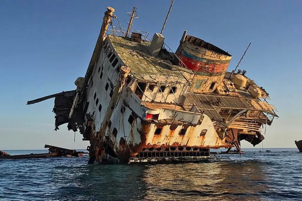 snorkeling boat trip from Sharm El Sheikh to Tiran Island